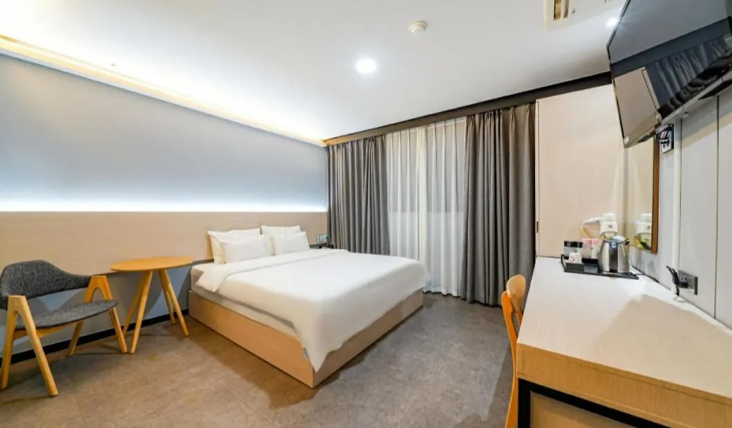 Hotel The May بوسان 2*,