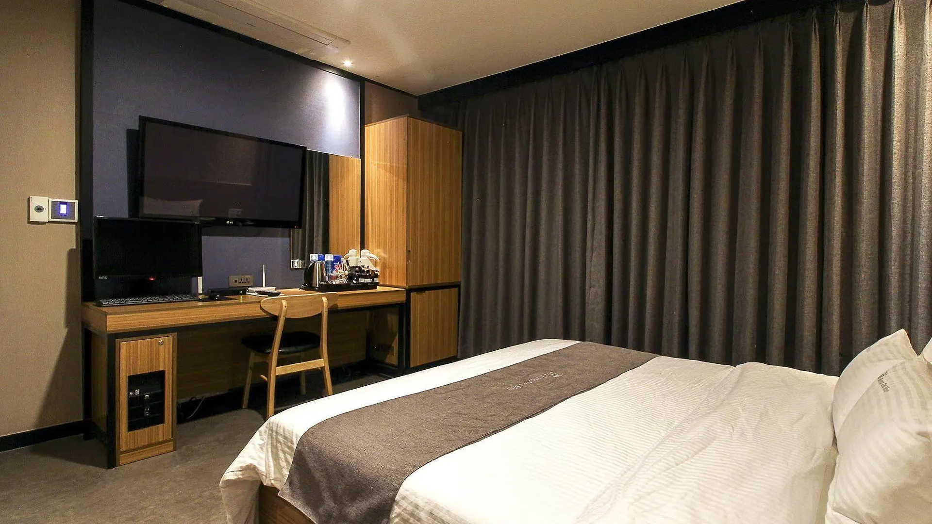 Hotel The May بوسان 2*,